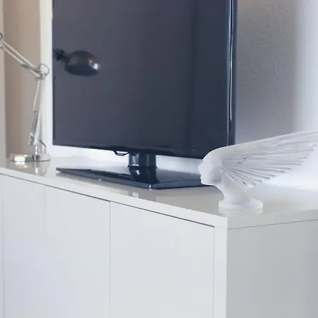 Amazing In The Centre - Art 10