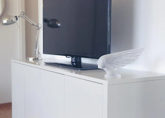 Amazing In The Centre - Art 10