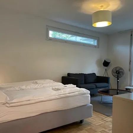 Amazing In The Centre - Art 10 *